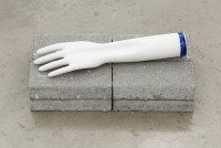 http://www.galeria-sabot.ro/files/gimgs/th-87_How it’s made, 2015, porcelain glove mold, 9 x 27 cm (1).jpg